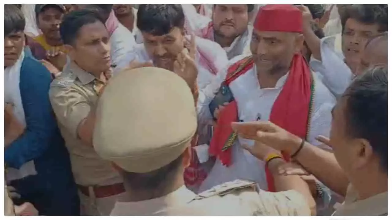 Chandauli News: सपा के पूर्व विधायक समेत 8 नामजद व 250 अज्ञात पर मुकदमा,जानिए क्यों हुई कार्रवाई Chandauli News: सपा के पूर्व विधायक समेत 8 नामजद व 250 अज्ञात पर मुकदमा,जानिए क्यों हुई कार्रवाई