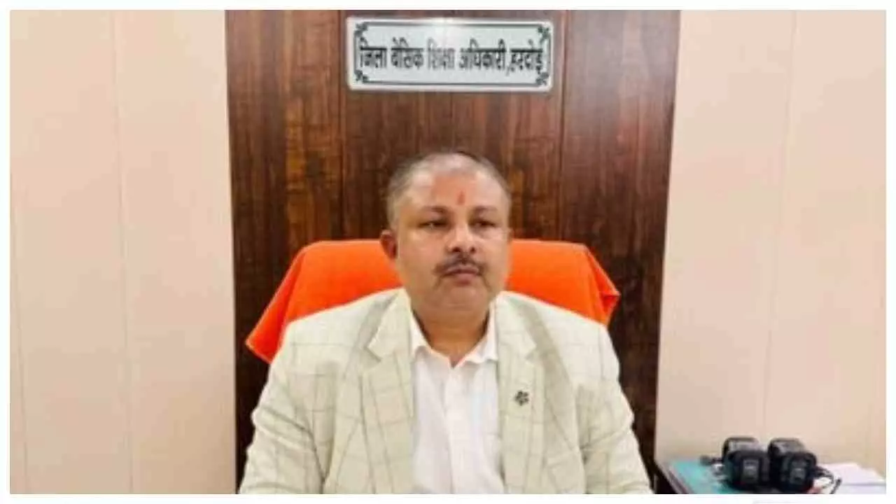 Hardoi News: हरदोई बीएसए पर रिश्वत मांगने का आरोप, पांच लाख रुपये की मांग को लेकर दर्ज हुई एफआईआर