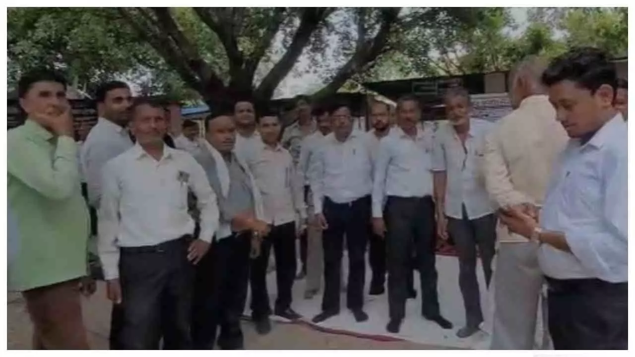 Kanpur Dehat News: ऑनलाइन रजिस्ट्री के विरोध में सिकन्दरा के अधिवक्ताओं की अनिश्चितकालीन हड़ताल
