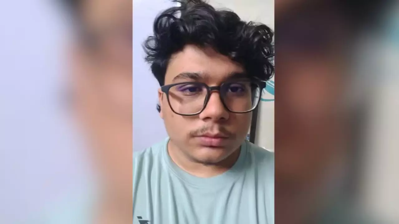 गाजियाबाद में NEET छात्र ने मौत को लगाया गले! अपने कमरे में किया सुसाइड, खुदकुशी से पहले रिकॉर्ड किया वीडियो गाजियाबाद में NEET छात्र ने मौत को लगाया गले! अपने कमरे में किया सुसाइड, खुदकुशी से पहले रिकॉर्ड किया वीडियो