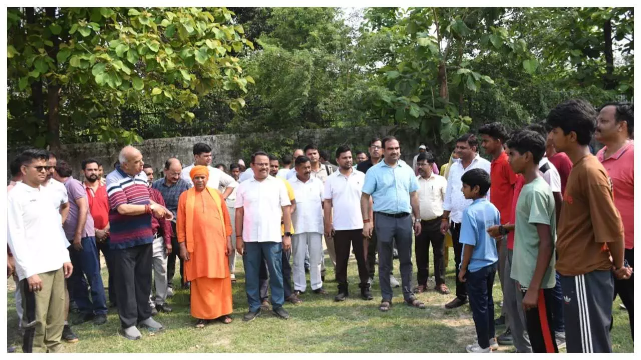 shramdaan in sports stadium Befor Yoga divas shramdaan in sports stadium Befor Yoga divas