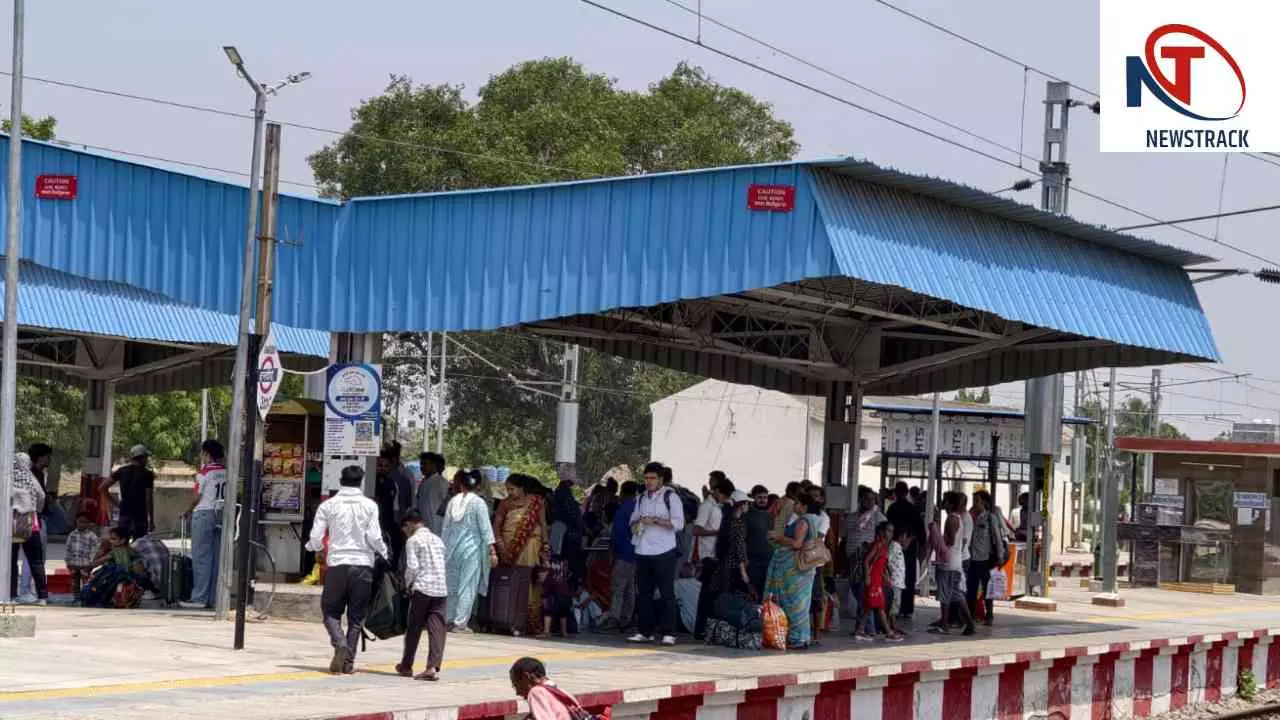 Hardoi News: धूप से बचने को भटक रहे यात्री, हरदोई स्टेशन पर टीन शेड विस्तार फाइलों में कैद