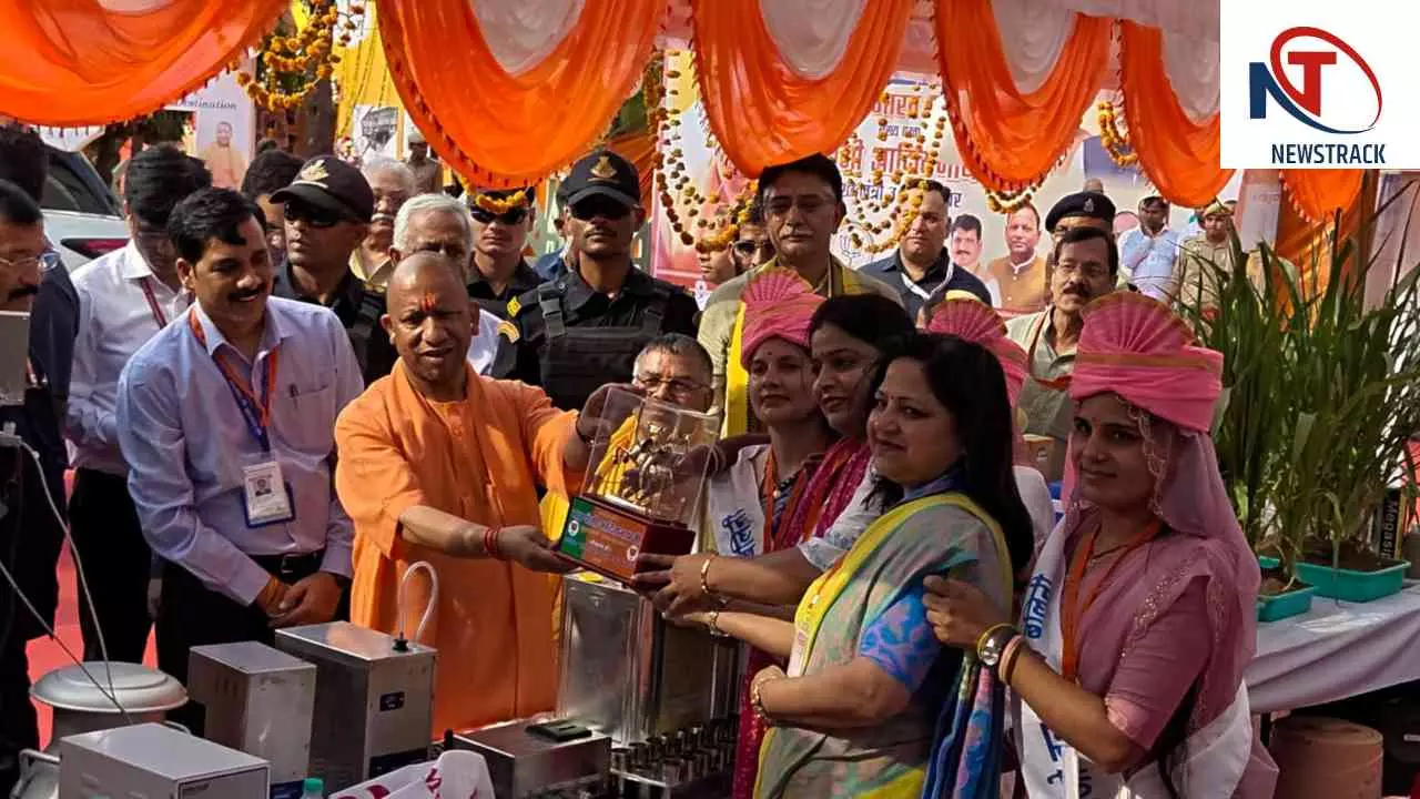 Jhansi News: बुंदेलखंड के विकास में डबल इंजन सरकार नहीं छोड़ेगी कोई कमी- CM योगी