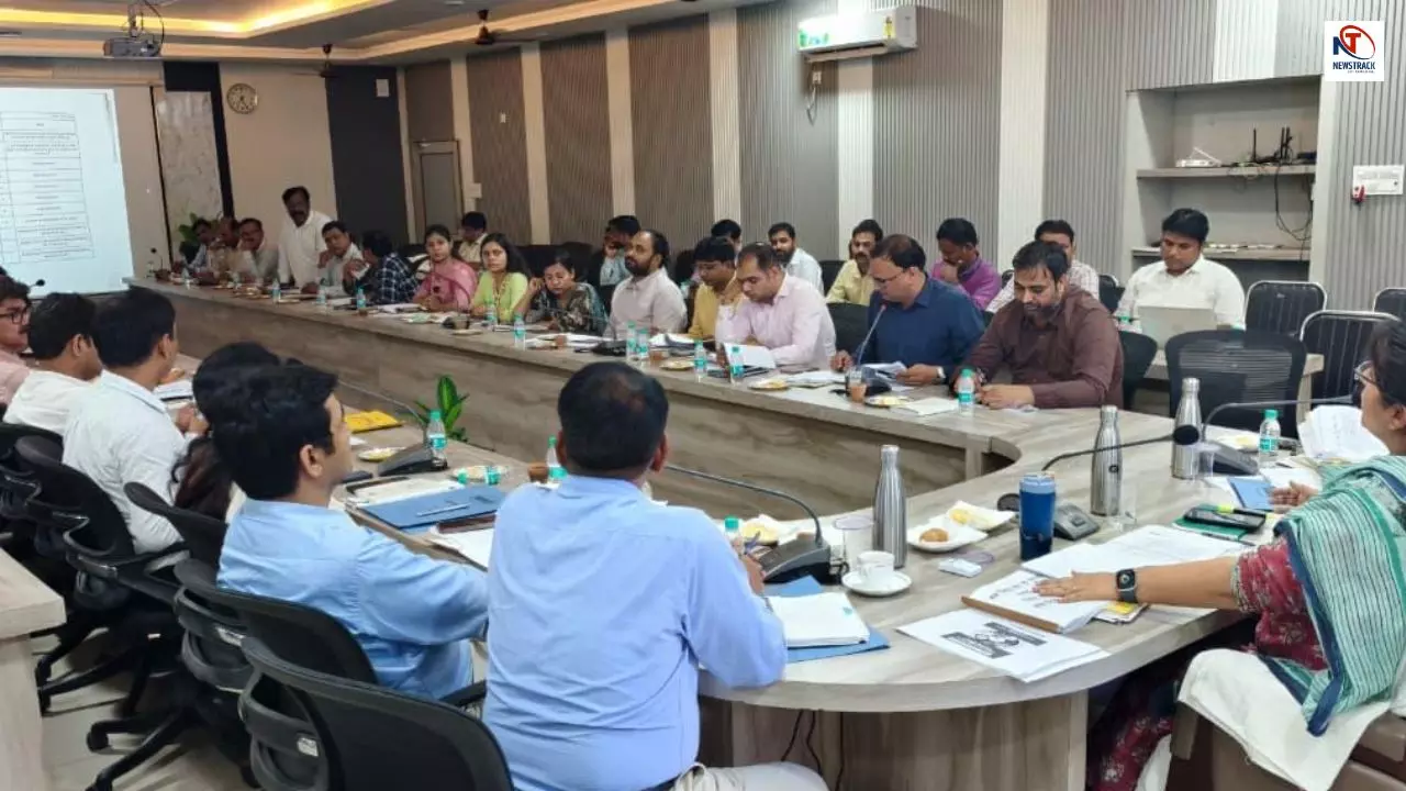 Raebareli News: रायबरेली में शिक्षा व्यवस्था पर डीएम का बड़ा एक्शन, स्कूल चलो अभियान और निपुण मिशन को लेकर दिए सख्त Raebareli News: रायबरेली में शिक्षा व्यवस्था पर डीएम का बड़ा एक्शन, स्कूल चलो अभियान और निपुण मिशन को लेकर दिए सख्त