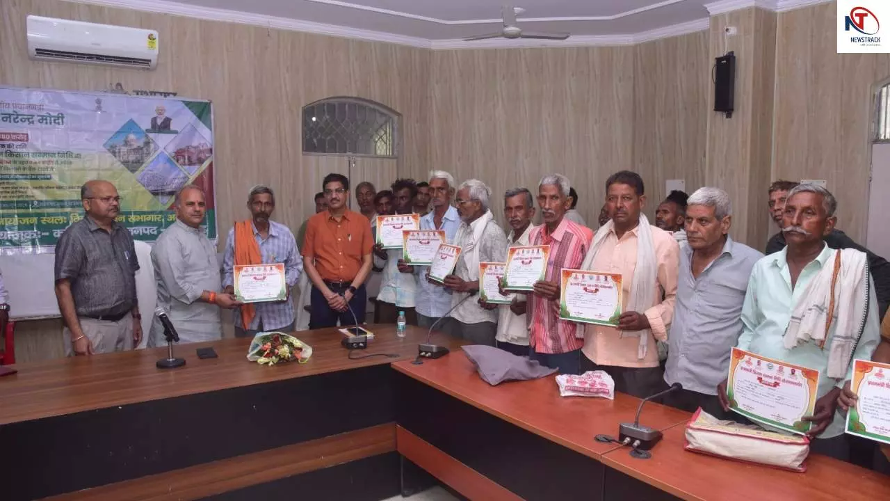 Aligarh News: पीएम किसान की किस्त से खिले किसानों के चेहरे, 2.91 लाख खातों में पहुंची सम्मान निधि Aligarh News: पीएम किसान की किस्त से खिले किसानों के चेहरे, 2.91 लाख खातों में पहुंची सम्मान निधि