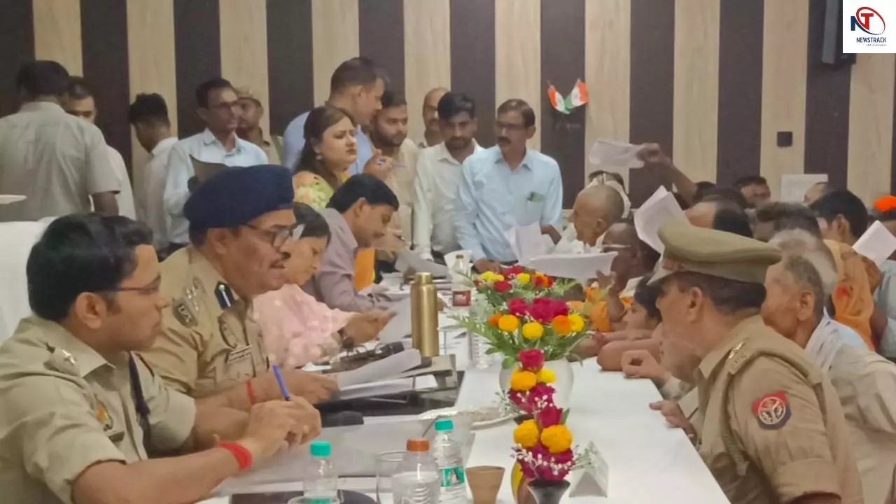 Gonda: डीआईजी, डीएम व एसपी ने सम्पूर्ण समाधान दिवस में सुनीं समस्याएं, 12 मामलों का मौके पर निस्तारण