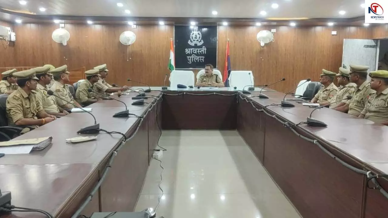 Shravasti News: NEET परीक्षा को लेकर एएसपी ने पुलिसकर्मियों को ब्रीफ कर दिए सख्त निर्देश Shravasti News: NEET परीक्षा को लेकर एएसपी ने पुलिसकर्मियों को ब्रीफ कर दिए सख्त निर्देश