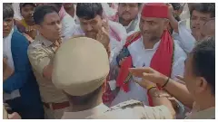Chandauli News: सपा के पूर्व विधायक समेत 8 नामजद व 250 अज्ञात पर मुकदमा,जानिए क्यों हुई कार्रवाई Chandauli News: सपा के पूर्व विधायक समेत 8 नामजद व 250 अज्ञात पर मुकदमा,जानिए क्यों हुई कार्रवाई