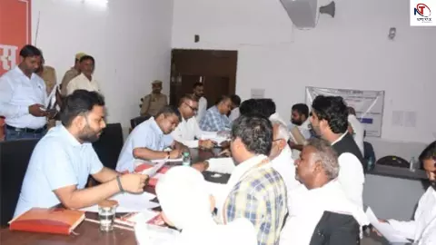 Prayagraj: समाधान दिवस में 160 शिकायतें, 8 का मौके पर निस्तारण, डीएम ने अधिकारियों को लगाई फटकार Prayagraj: समाधान दिवस में 160 शिकायतें, 8 का मौके पर निस्तारण, डीएम ने अधिकारियों को लगाई फटकार