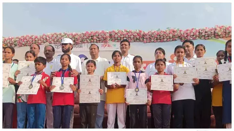 Raebareli News :योग दिवस पर रायबरेली में हजारों लोगों ने किया सामूहिक योगाभ्यास Raebareli News :योग दिवस पर रायबरेली में हजारों लोगों ने किया सामूहिक योगाभ्यास