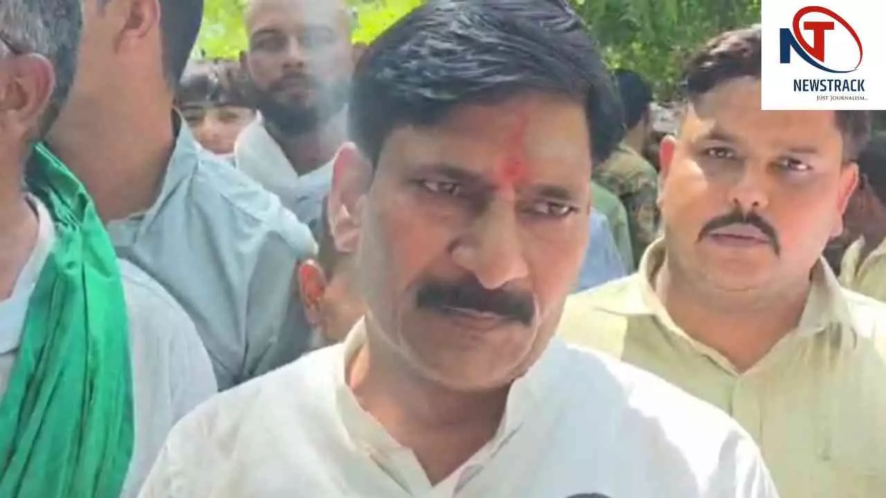 Mathura News: किसानों ने 9 सूत्रीय मांगों को लेकर सौंपा ज्ञापन, समाधान न होने पर आंदोलन की चेतावनी