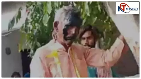 Kasganj News: वृद्ध का मुंह काला कर पहनाई जूतों की माला, मारपीट का वीडियो वायरल