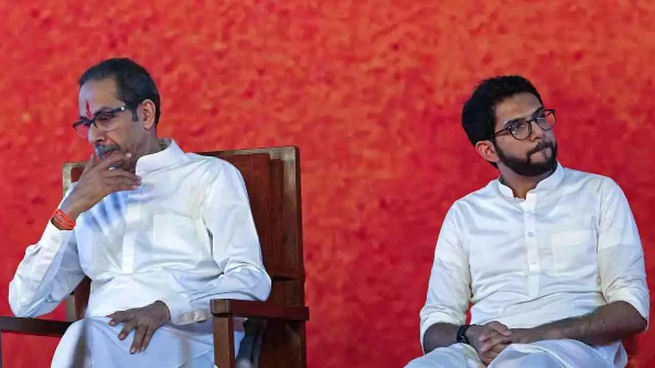 Shiv Sena (UBT) Crisis:  मातोश्री से फिर उठी बगावत की चिंगारी, अब आदित्य ठाकरे का सबसे करीबी नेता हुआ बागी