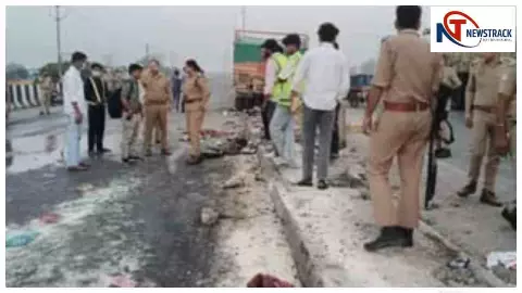 Hapur News: दिल्ली-लखनऊ हाईवे पर ट्रक का कहर, बस से उतर रहे यात्रियों को कुचला, दो की मौत