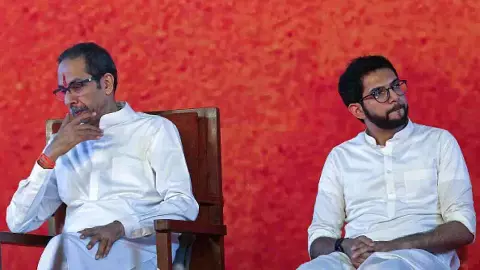 Shiv Sena (UBT) Crisis:  मातोश्री से फिर उठी बगावत की चिंगारी, अब आदित्य ठाकरे का सबसे करीबी नेता हुआ बागी