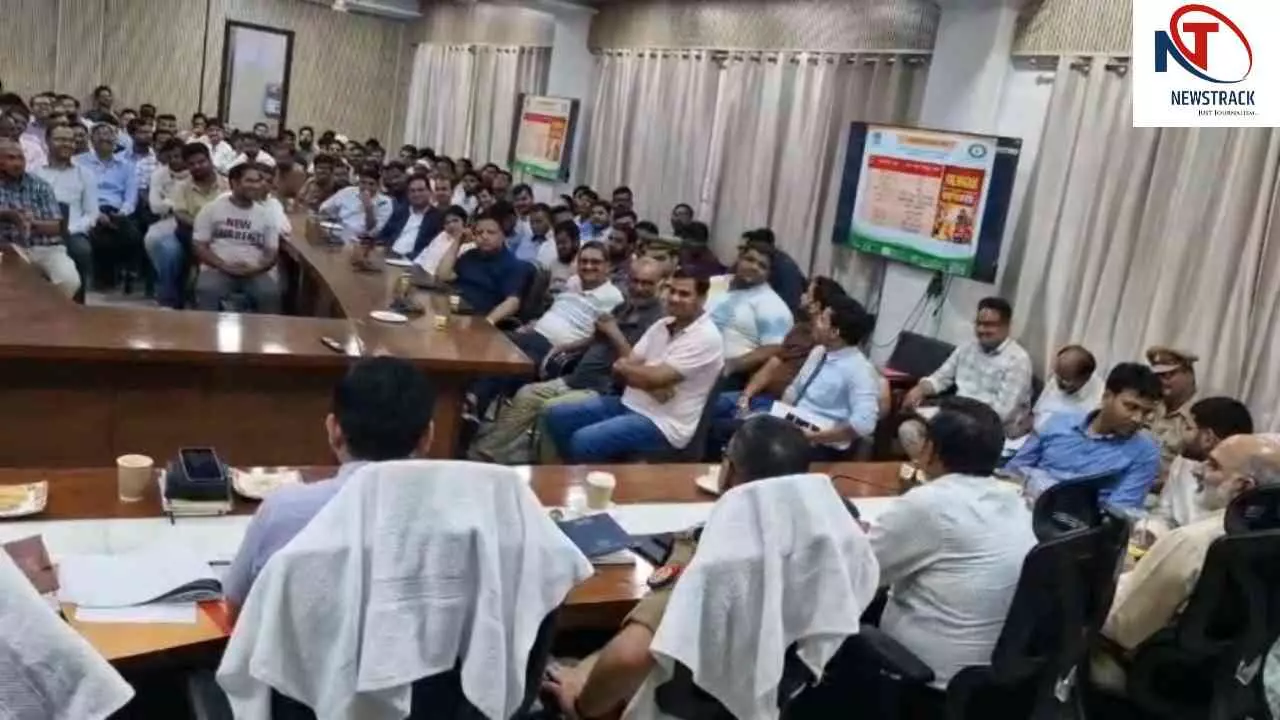 Moradabad News: लखनऊ अग्निकांड के बाद  प्रशासन अलर्ट, डीएम-एसएसपी ने दिए सख्त सुरक्षा निर्देश
