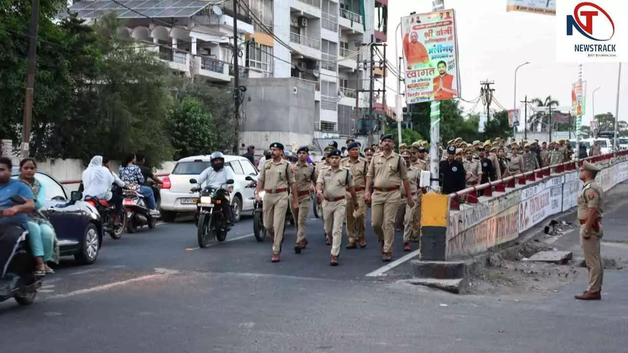 Aligarh News: मोहर्रम से पहले अलीगढ़ पुलिस अलर्ट, संवेदनशील इलाकों में एसएसपी ने किया पैदल गश्त