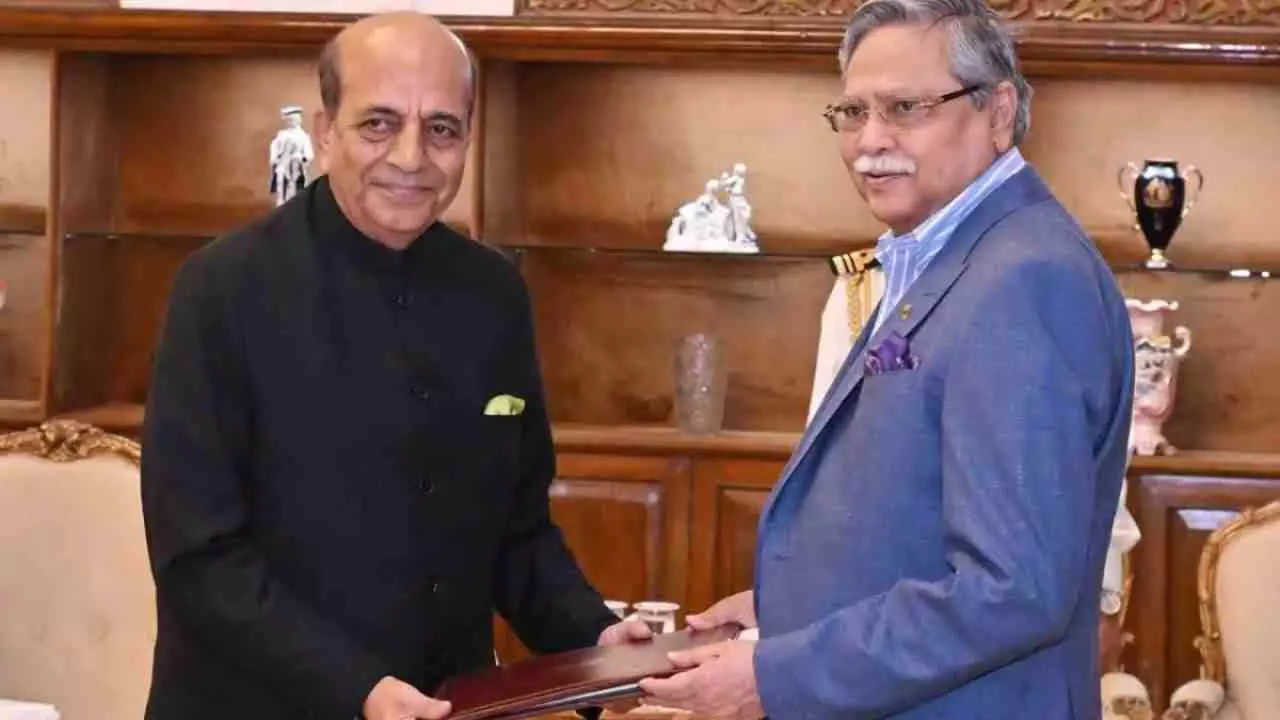 India-Bangladesh Relations:  TMC के पूर्व नेता दिनेश त्रिवेदी ने संभाला बांग्लादेश के हाई कमिश्नर का पद, पदभार ग्रहण करते ही किया बड़ा फैसला