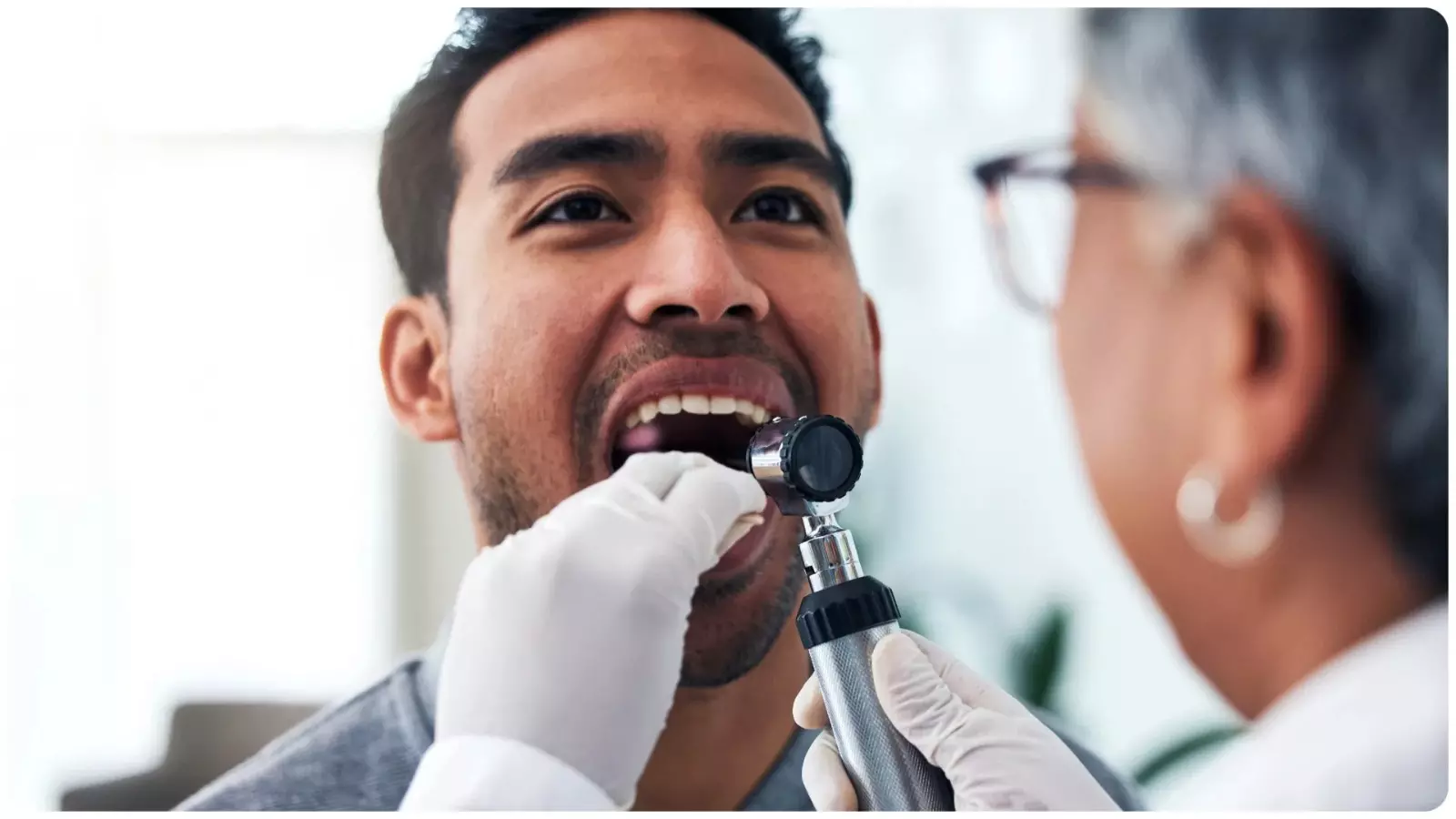Oral Cancer: युवाओं में तेजी से बढ़ रहा ओरल कैंसर का खतरा, मुंह के इन संकेतों को भूलकर भी न करें अनदेखा