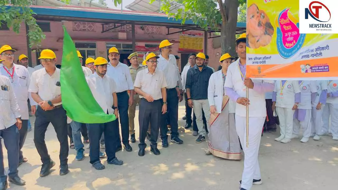 Chandauli News: पल्स पोलियो अभियान का आगाज: जिलाधिकारी ने हरी झंडी दिखाकर किया शुभारंभ