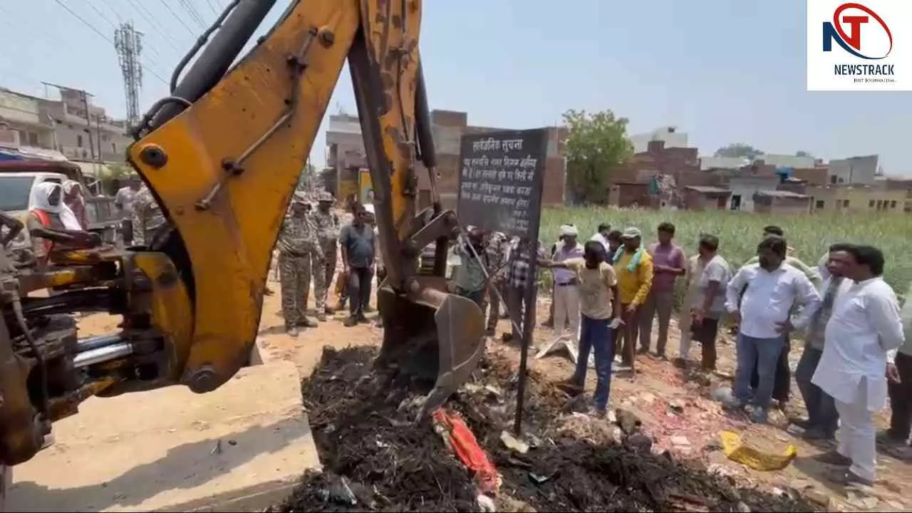 Aligarh News: नगर निगम का बड़ा बुलडोजर एक्शन, करोड़ों की सरकारी जमीन से हटाया अवैध कब्जा