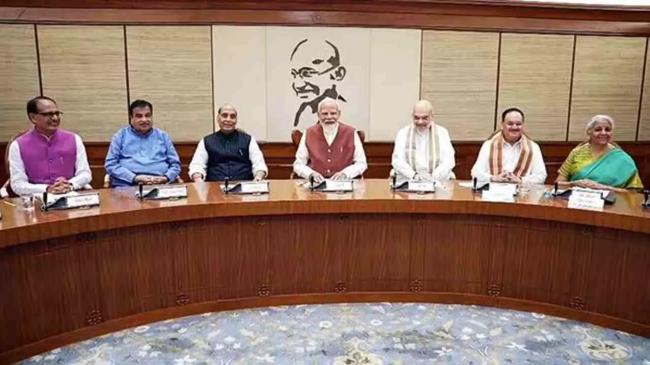 Modi Cabinet Reshuffle: धर्मेंद्र प्रधान की छुट्टी, सीतारमण से छिनेगा वित्त मंत्रालय? कौन-कौन हो सकता है मोदी कैबिनेट से इन-आउट