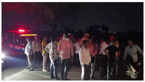 looted jewelery worth Rs 2 lakh looted jewelery worth Rs 2 lakh