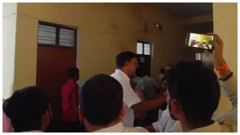 Advocate beaten by Lekhpal Riots in Tehsil Advocate beaten by Lekhpal Riots in Tehsil