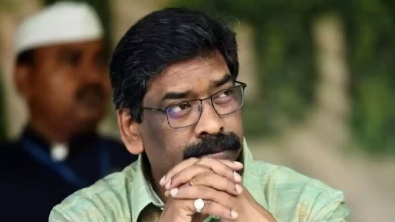 Jharkhand CM: कौनसा वीडियो देख आगबबूला हुए झारखंड CM? सरकारी बाबू की अब लगेगी क्लास