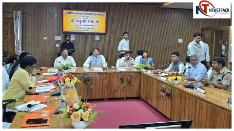 Jhansi News: आयुष्मान योजना में हॉस्पिटल जन औषधि केंद्र की दवाएं मरीजों को लिखें : सांसद अनुराग शर्म Jhansi News: आयुष्मान योजना में हॉस्पिटल जन औषधि केंद्र की दवाएं मरीजों को लिखें : सांसद अनुराग शर्म