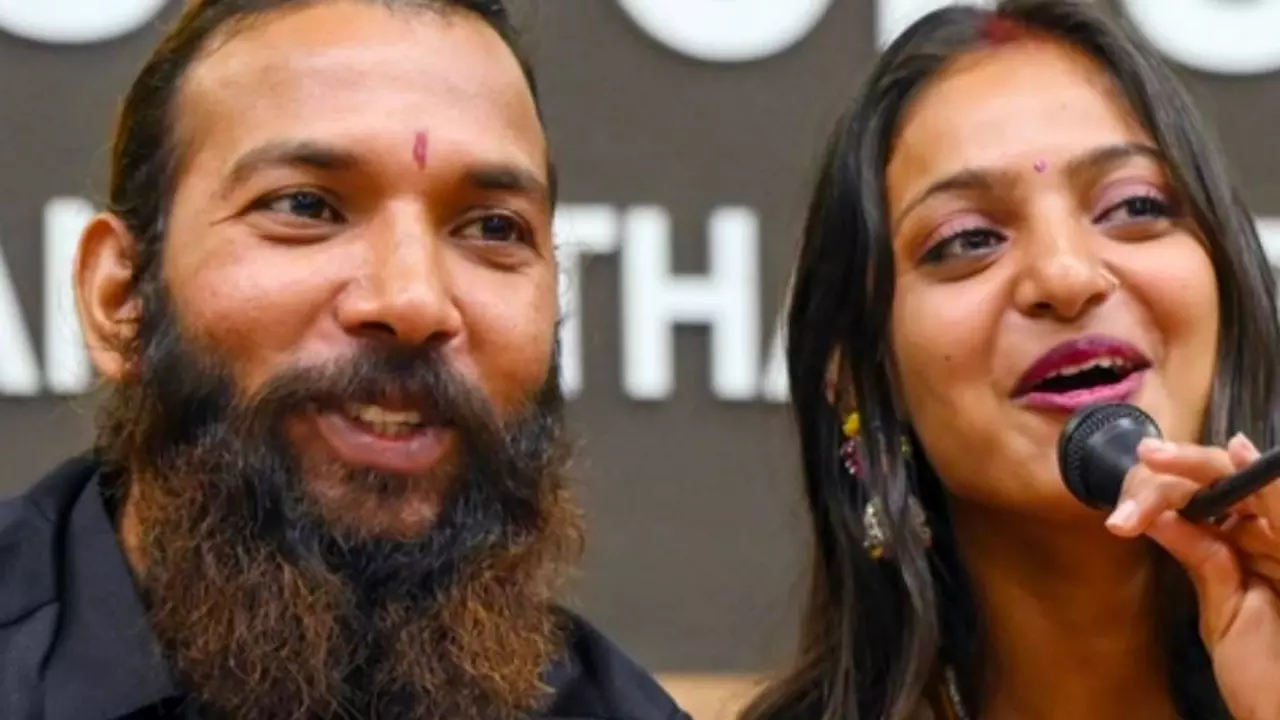 Kumbh Viral Girl Monalisa
