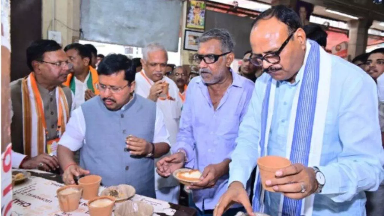 लखनऊ में शर्मा की चाय के साथ बना 2027 का चुनावी फॉर्मूला, UP फतह के लिए नितिन नबीन ने बदला पूरा समीकरण लखनऊ में शर्मा की चाय के साथ बना 2027 का चुनावी फॉर्मूला, UP फतह के लिए नितिन नबीन ने बदला पूरा समीकरण