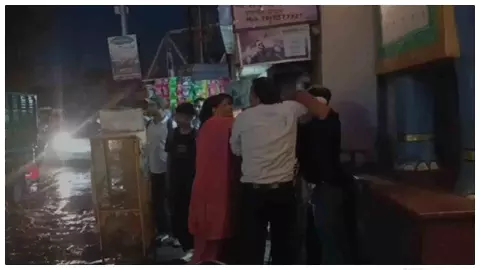Mathura News: नशे में युवक ने दरोगा की कार पर फेंका पत्थर, शीशा टूटा, पुलिस ने आरोपी को दबोचा Mathura News: नशे में युवक ने दरोगा की कार पर फेंका पत्थर, शीशा टूटा, पुलिस ने आरोपी को दबोचा