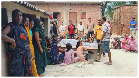 Azamgarh News: इलाज के दौरान महिला की मौत, परिजनों ने डॉक्टर पर लगाया गंभीर आरोप Azamgarh News: इलाज के दौरान महिला की मौत, परिजनों ने डॉक्टर पर लगाया गंभीर आरोप