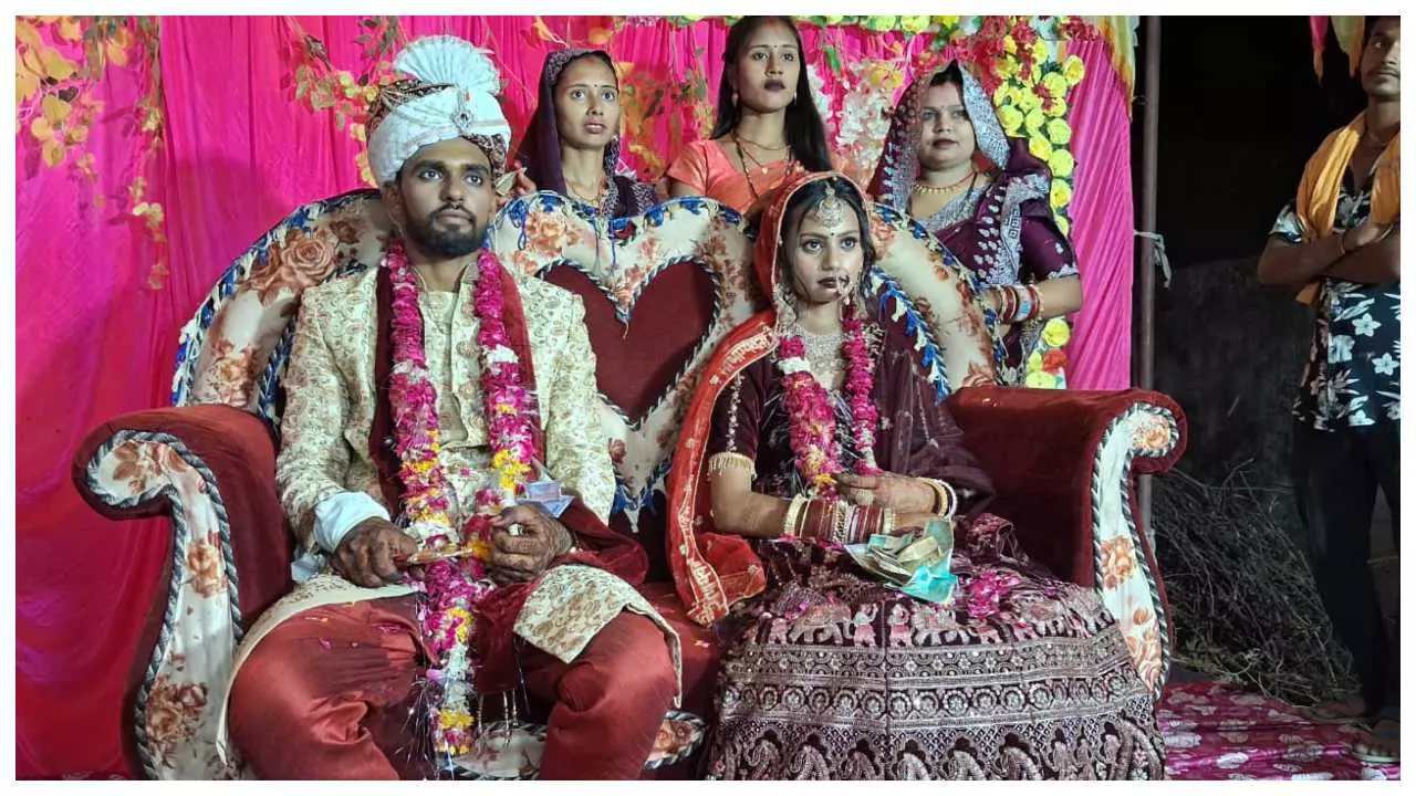 Mahila Vaishya Samaj performs humanitarian religion Pooja Sahus marriage Mahila Vaishya Samaj performs humanitarian religion Pooja Sahus marriage