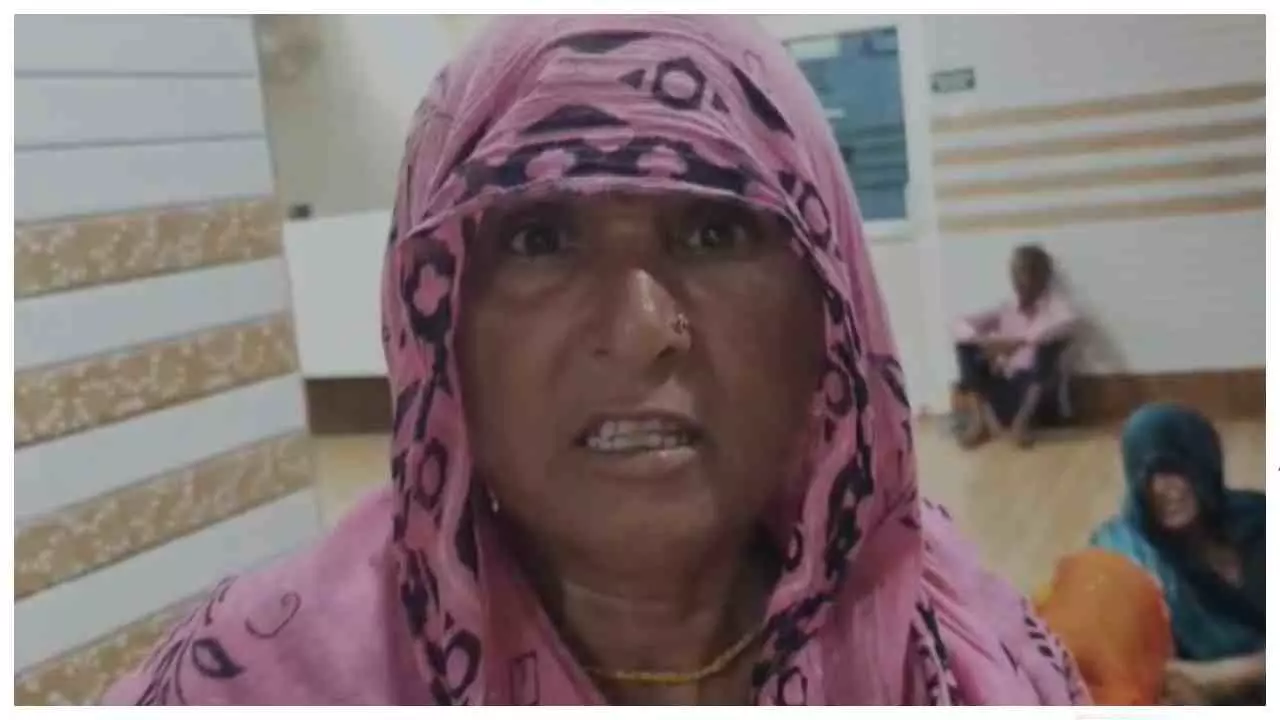 Mathura News: : प्रसूता की मौत के बाद अस्पताल में हंगामा, डॉक्टरों पर लापरवाही का आरोप Mathura News: : प्रसूता की मौत के बाद अस्पताल में हंगामा, डॉक्टरों पर लापरवाही का आरोप