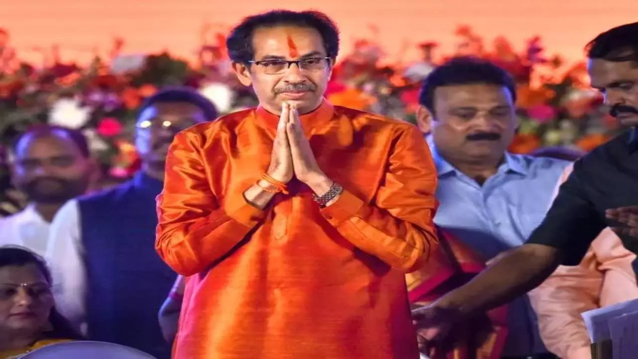 उद्धव ने खेला सॉफ्ट हिंदुत्व कार्ड? चंदा चोरी विवाद को हथियार बना चमका रहे अपनी राजनीति, समझिए कैसे