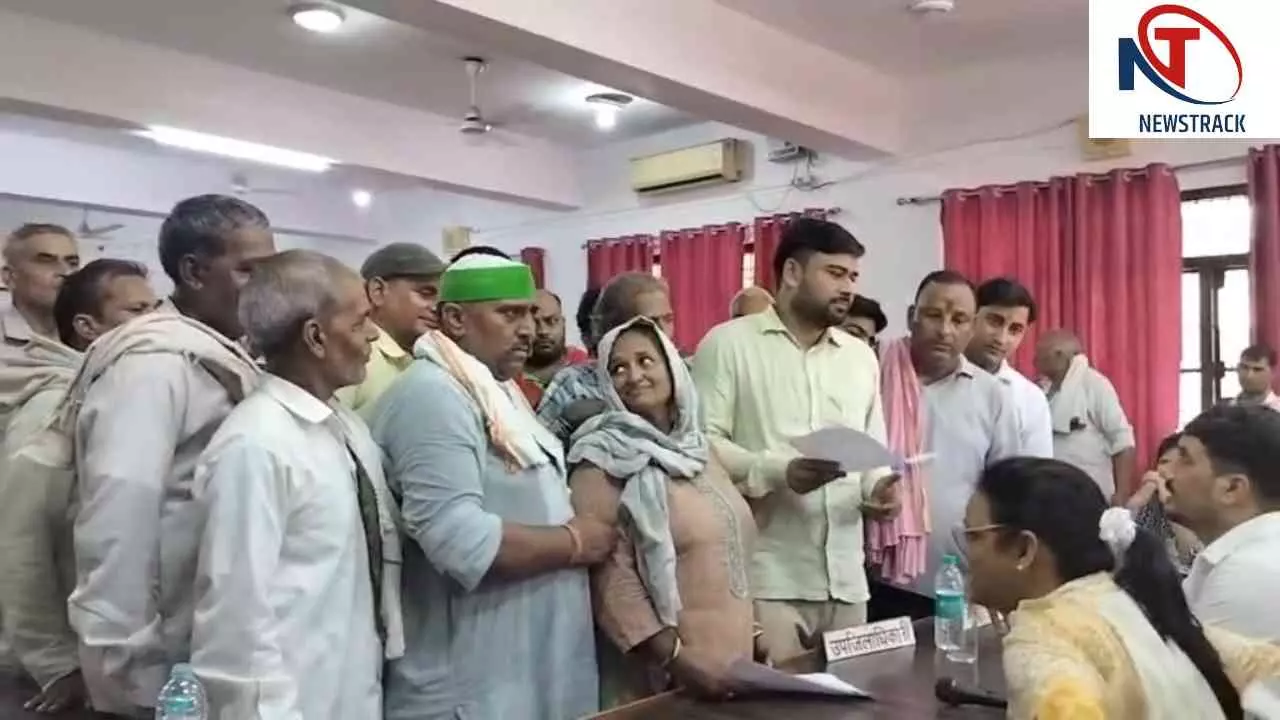 Mathura News: ग्रामीण समस्याओं को लेकर समाधान दिवस में बीडीओ और किसान नेता के बीच तीखी नोकझोंक Mathura News: ग्रामीण समस्याओं को लेकर समाधान दिवस में बीडीओ और किसान नेता के बीच तीखी नोकझोंक
