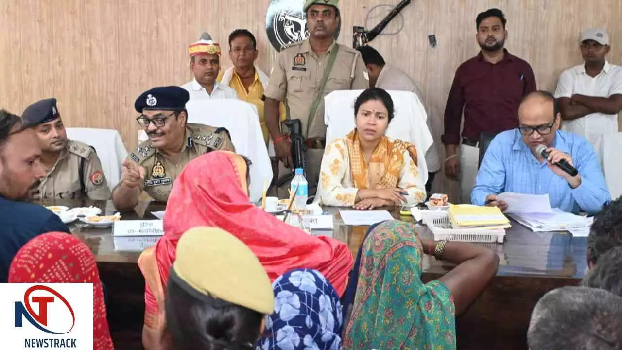 Gonda News:संपूर्ण समाधान दिवस: आयुक्त और डीआईजी ने सुनीं जनसमस्याएं, त्वरित निस्तारण के दिए निर्देश