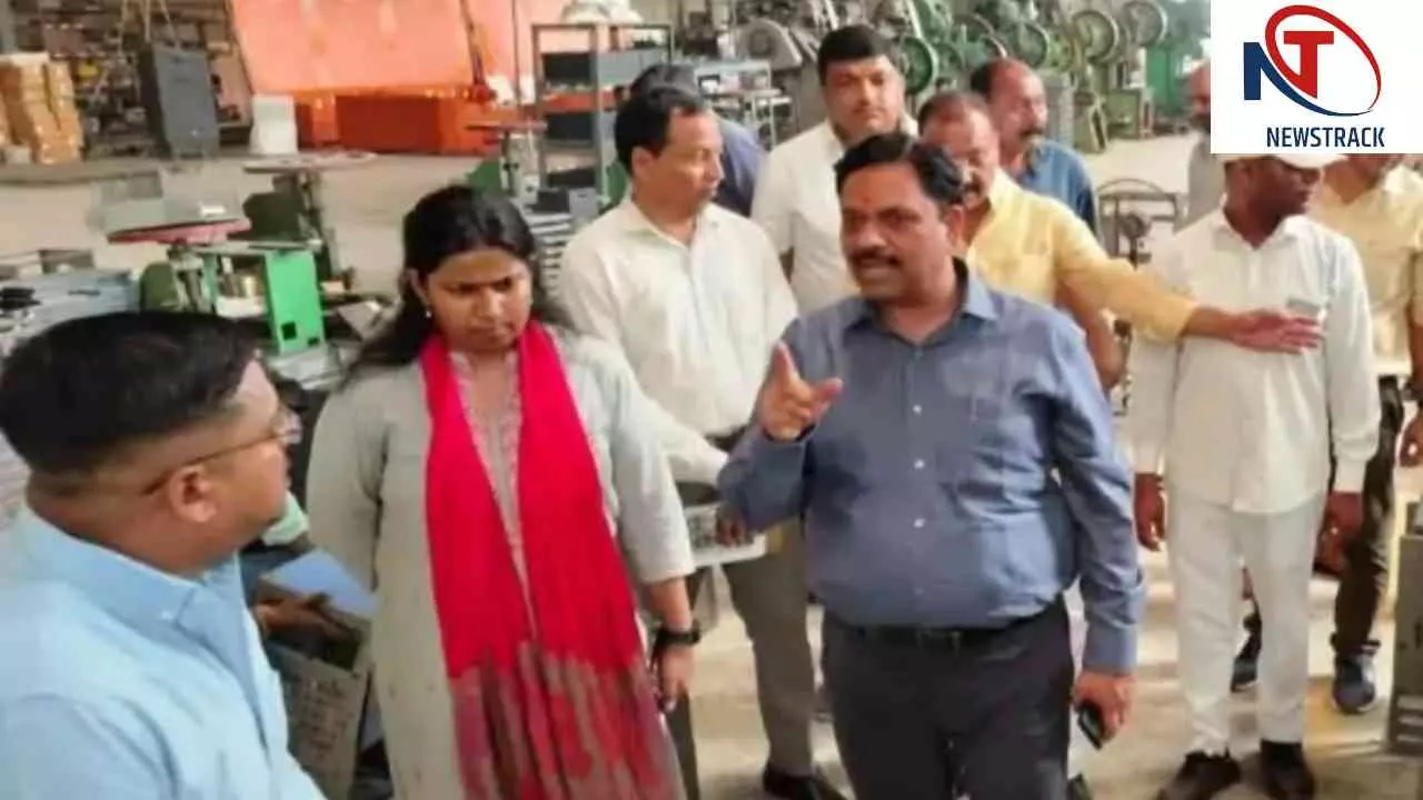 Mainpuri:फार्मर रजिस्ट्री अभियान में लापरवाही, जन सुविधा केंद्र संचालक की आईडी ब्लॉक करने के निर्देश Mainpuri:फार्मर रजिस्ट्री अभियान में लापरवाही, जन सुविधा केंद्र संचालक की आईडी ब्लॉक करने के निर्देश