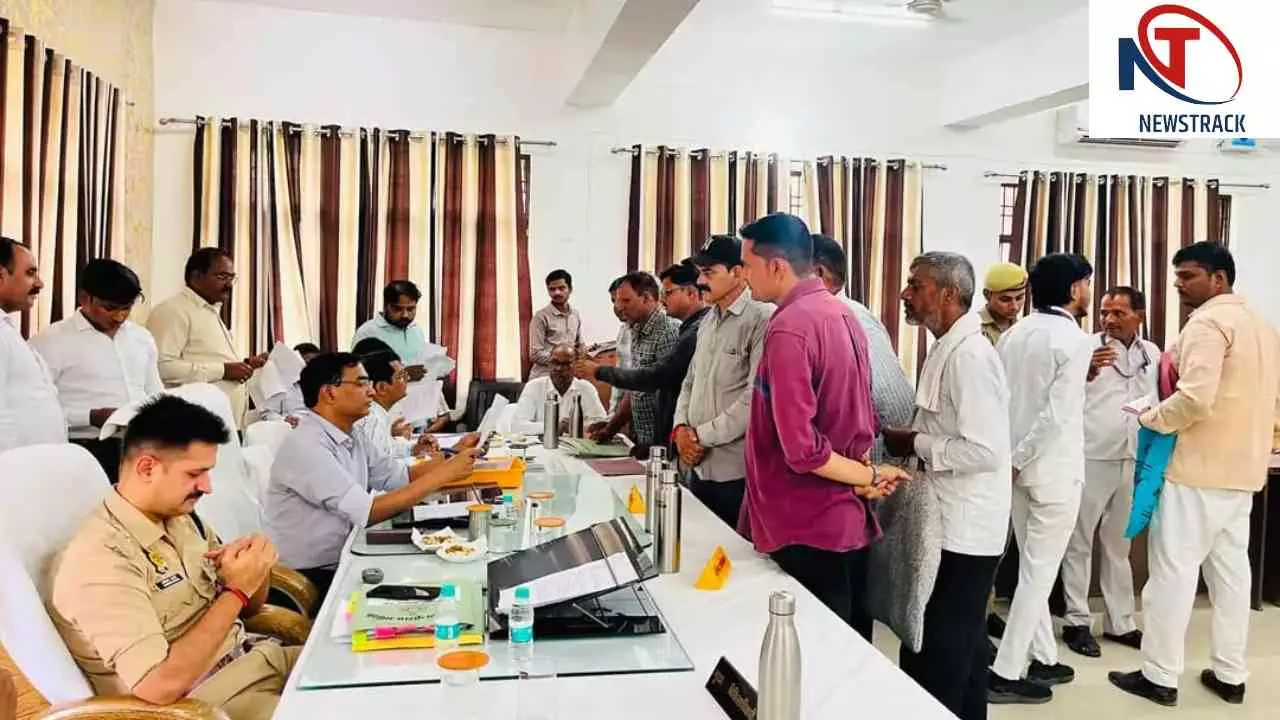 Auraiya News: सम्पूर्ण समाधान दिवस में 203 शिकायतें पहुंचीं, नगर पंचायत की समस्याओं का रहा दबदबा