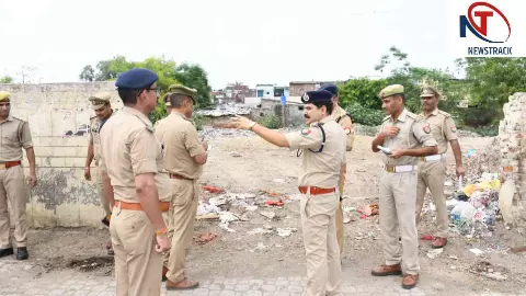 Meerut News: कांवड़ यात्रा की तैयारियों का डीआईजी ने लिया जायजा, बंद मिले सीसीटीवी कैमरे, लगाई फटकार Meerut News: कांवड़ यात्रा की तैयारियों का डीआईजी ने लिया जायजा, बंद मिले सीसीटीवी कैमरे, लगाई फटकार