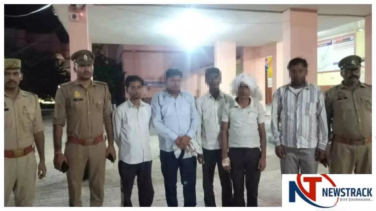 Aligarh News: 15 साल पुराने हत्या कांड के गवाहों को धमकाने वाले 5 आरोपी गिरफ्तार Aligarh News: 15 साल पुराने हत्या कांड के गवाहों को धमकाने वाले 5 आरोपी गिरफ्तार