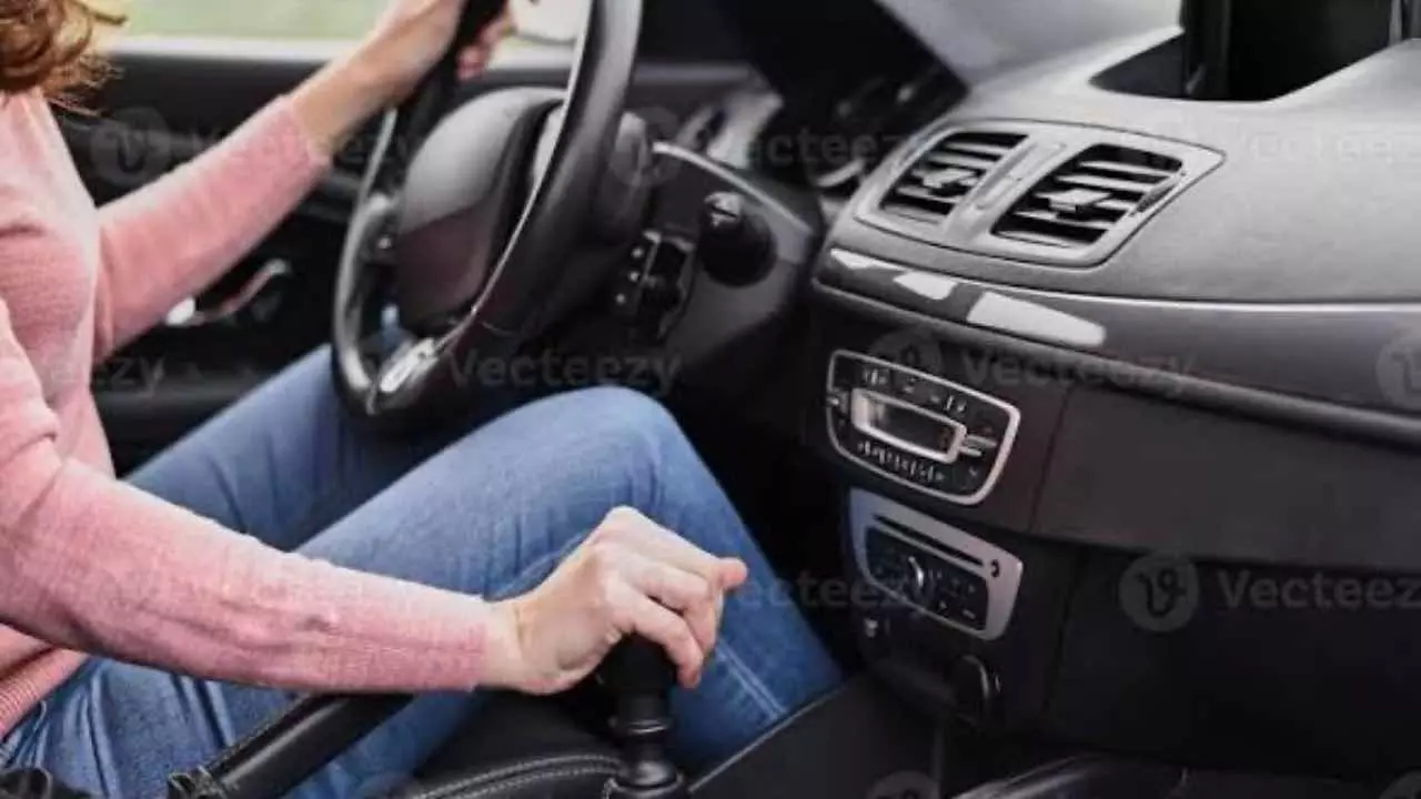 Manual Car Driving and Dementia Risk