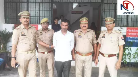 Sonbhadra News: गैंगस्टर एक्ट का 20 हजार इनामी आरोपी गिरफ्तार, चोपन पुलिस को मिली बड़ी सफलता Sonbhadra News: गैंगस्टर एक्ट का 20 हजार इनामी आरोपी गिरफ्तार, चोपन पुलिस को मिली बड़ी सफलता