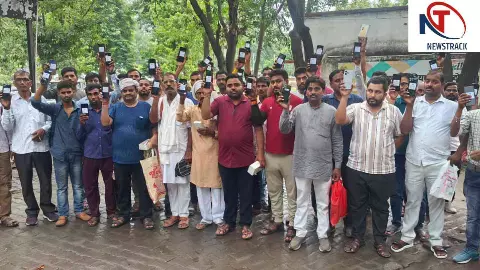 Hardoi News: पुलिस की बड़ी सफलता, पांच महीनों में 167 गुम मोबाइल बरामद कर मालिकों को लौटाए Hardoi News: पुलिस की बड़ी सफलता, पांच महीनों में 167 गुम मोबाइल बरामद कर मालिकों को लौटाए