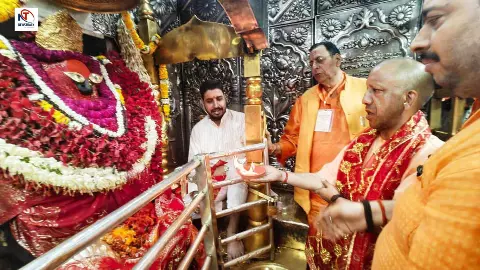 CM योगी ने मां विंध्यवासिनी धाम में टेका माथा, प्रदेश की सुख-समृद्धि के लिए की विशेष पूजा
