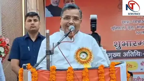 Mainpuri News: मैनपुरी पहुंचे मंत्री जयवीर सिंह, शिक्षकों को कैशलेस योजना की सौगात और विपक्ष पर हमला Mainpuri News: मैनपुरी पहुंचे मंत्री जयवीर सिंह, शिक्षकों को कैशलेस योजना की सौगात और विपक्ष पर हमला