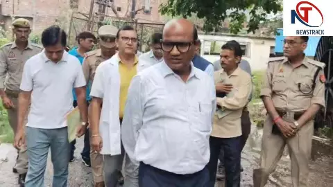 Firozabad: संयुक्त चिकित्सालय में फायर सेफ्टी कार्य का एडीएम ने किया निरीक्षण, गंदगी पर जताई नाराजगी Firozabad: संयुक्त चिकित्सालय में फायर सेफ्टी कार्य का एडीएम ने किया निरीक्षण, गंदगी पर जताई नाराजगी