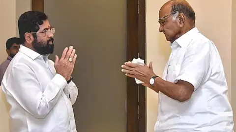 30 साल बाद अचानक विधान भवन पहुंचे शरद पवार, फिर सीधे शिंदे के कमरे में...आखिर क्या हुई बातचीत?